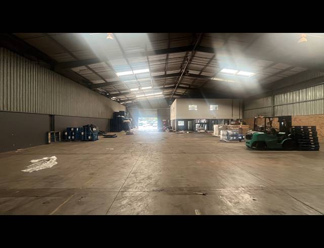 1,008M² WAREHOUSE TO LET IN ISANDO